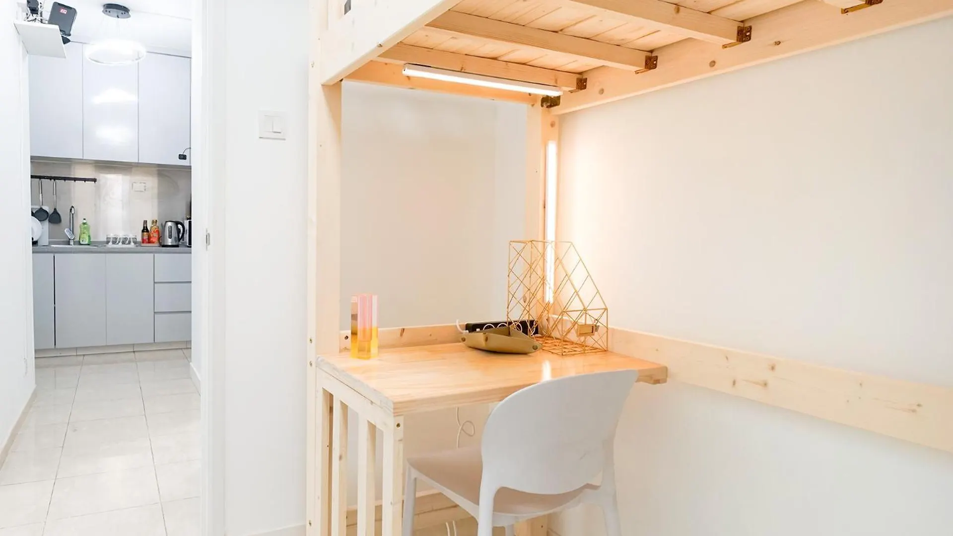 Shared Dormitory Wan Chai Road 187 Hong Kong Homestay